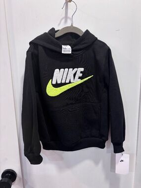 BOY'S NIKE CHECK SWEATSHIRT SIZE 6